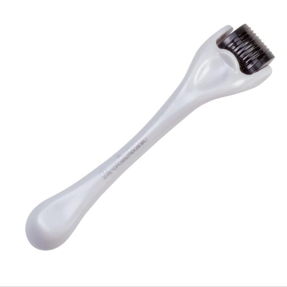 BROOKSTONE CORDLESS TITANIUM MICRO NEEDLE DERMA ROLLER - Picture 4 of 5